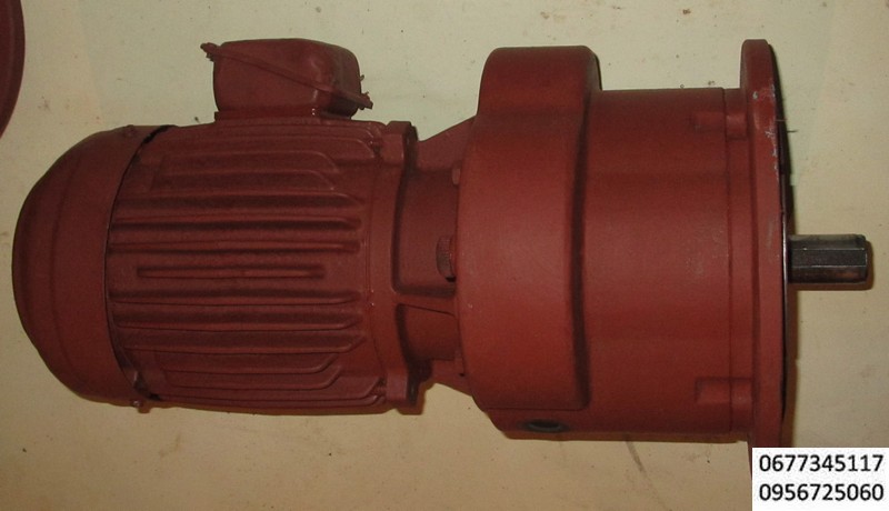 Мотор редуктор планетарный  ,фланцевый , редукция 1 к 30, электродвигатель 1,5 квт 1410 об\мин , 220\380 вольт , класс защиты IP-45 , на выходном валу 45 об\мин, оптимальное применение бетоносмесители, растворосмесители , маслопресс , гранулятор кормов, вальцы.
Компрессор поршневой ГП-0,15/10 модели 1136-В2 производства Бежецкого завода – позволяет создавать максимальное давление воздуха 10 кгс/см2, производительность 150 л/мин, мощность электродвигателя 1,5 кВт. 3000 об\мин.
